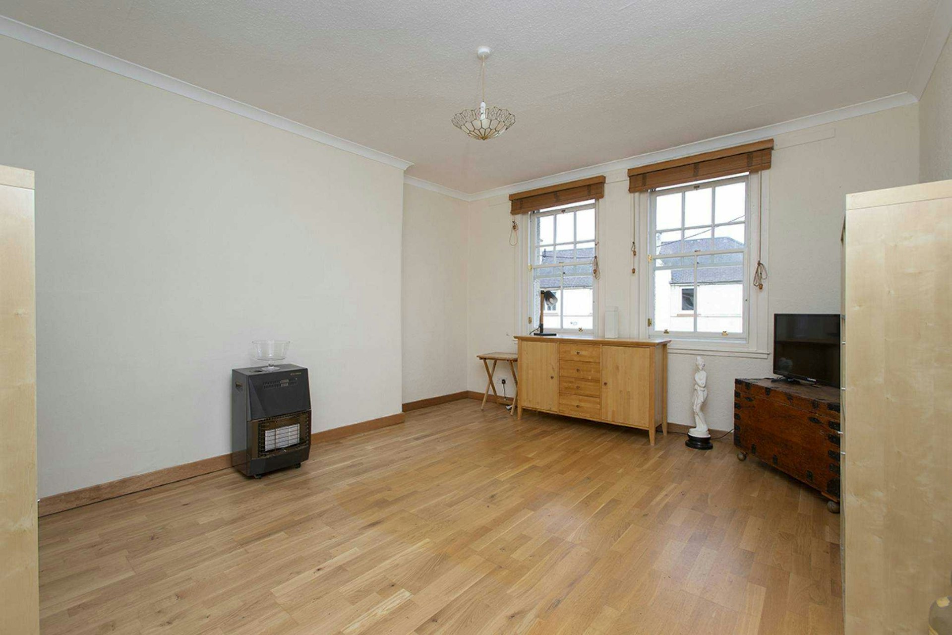 18/6 Stenhouse Avenue West, Edinburgh, EH11 3EU McEwan Fraser Legal