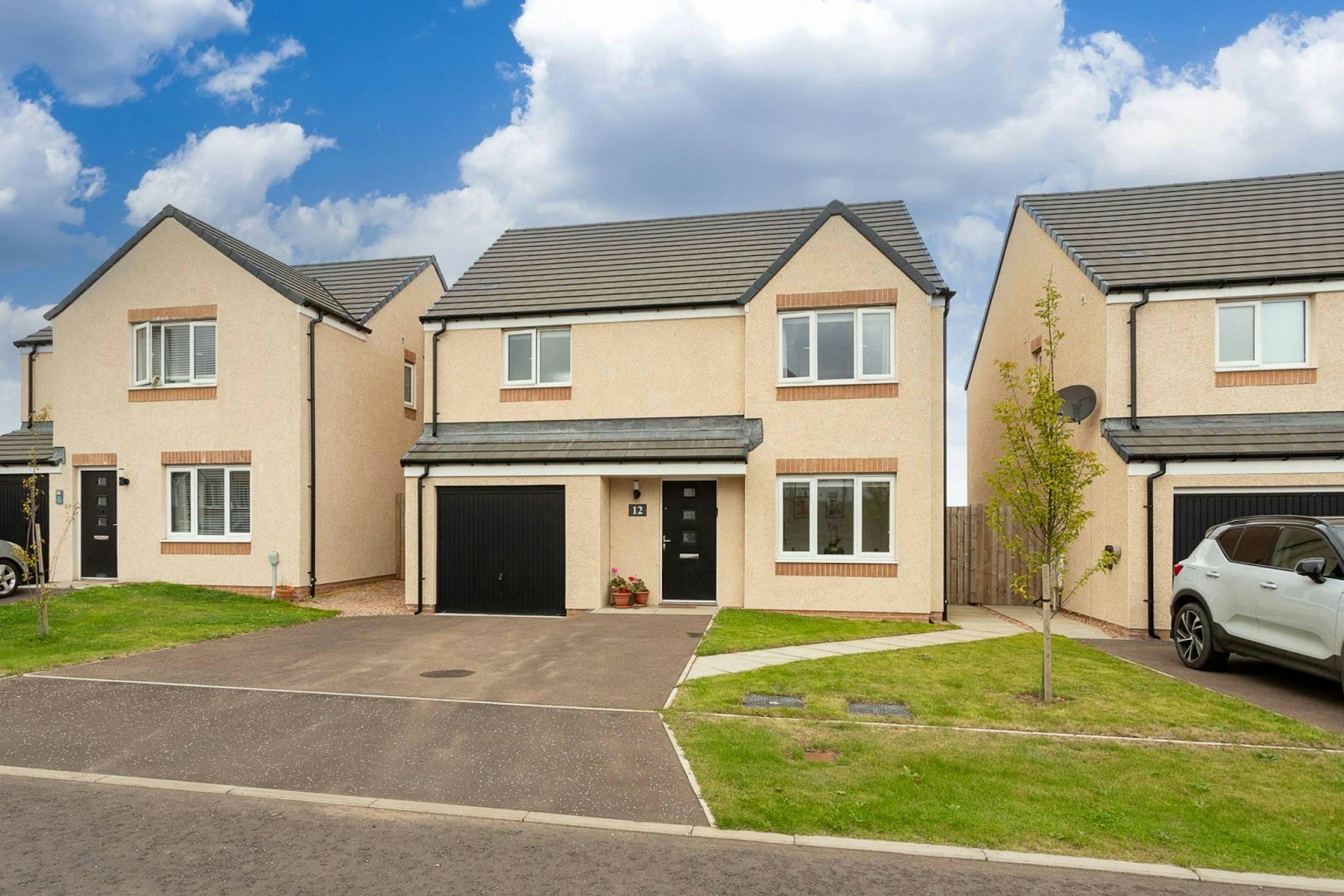12 Newton Park, Wormit, Newport-on-Tay, DD6 8EJ