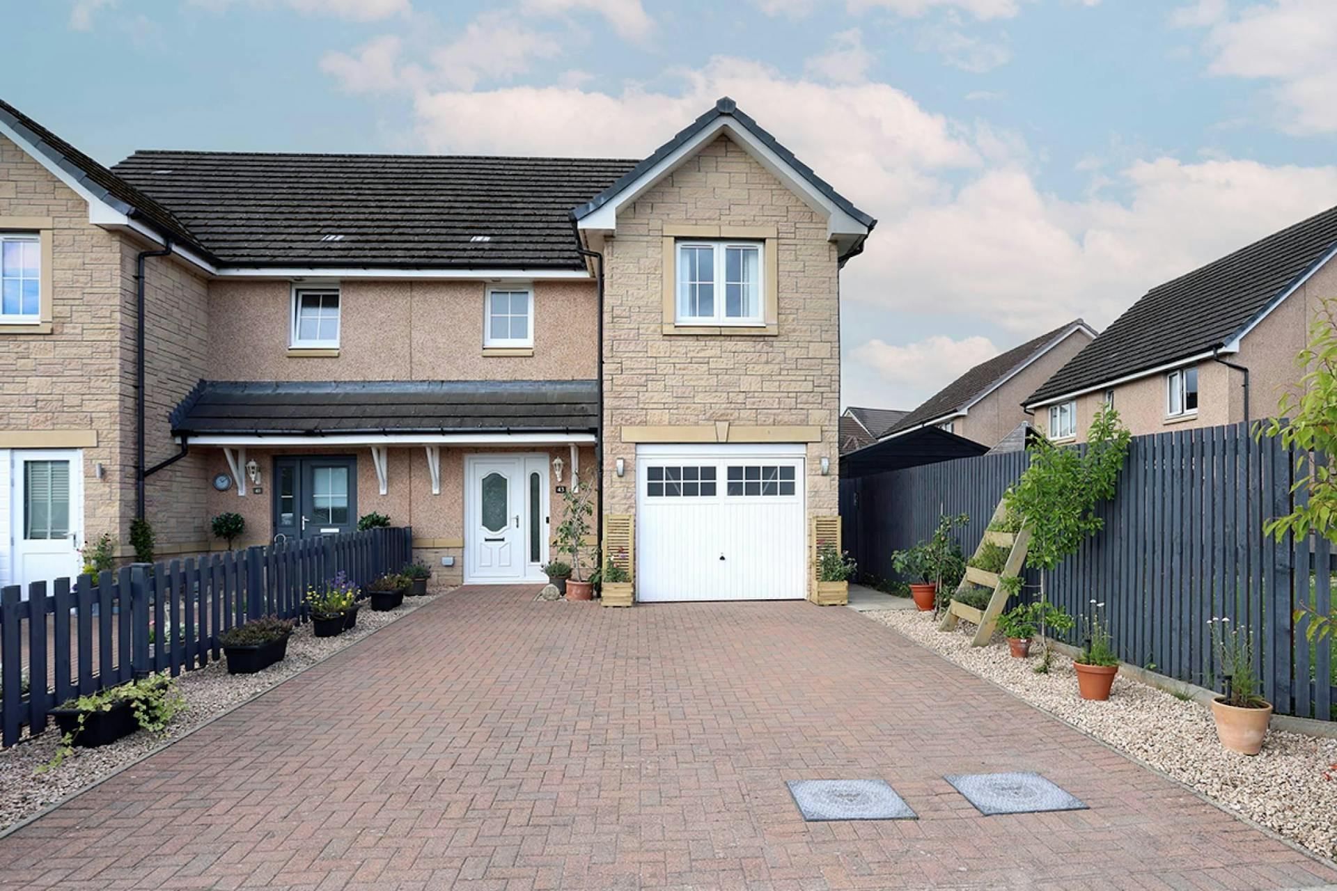43 Lochty Drive, Kinglassie, Lochgelly, KY5 0YW McEwan Fraser Legal