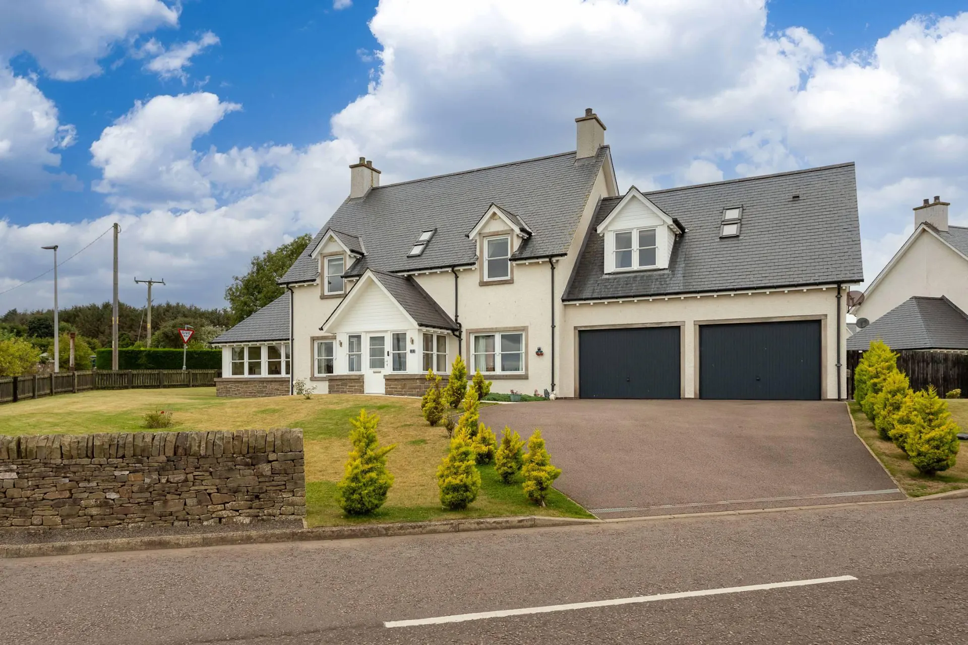 1 Ecclesgreig Gardens, St. Cyrus, Montrose, DD10 0AU
