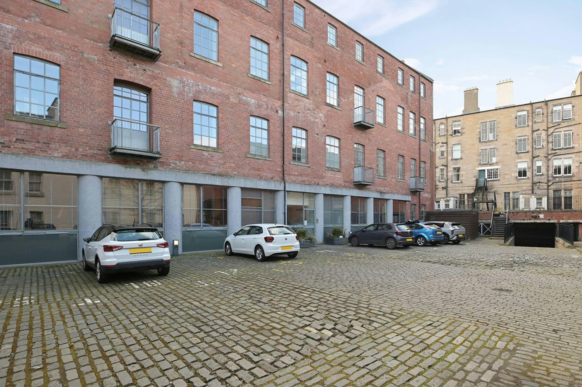 49/1 Patriothall, Stockbridge, Edinburgh, EH3 5AY