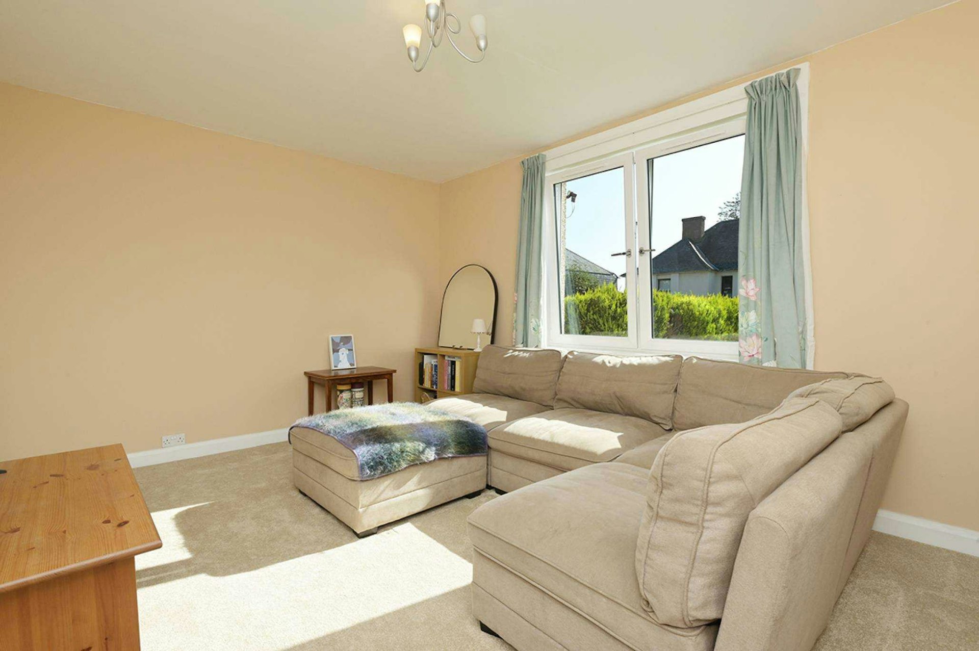 44 Carlops Crescent, Penicuik, EH26 0DN