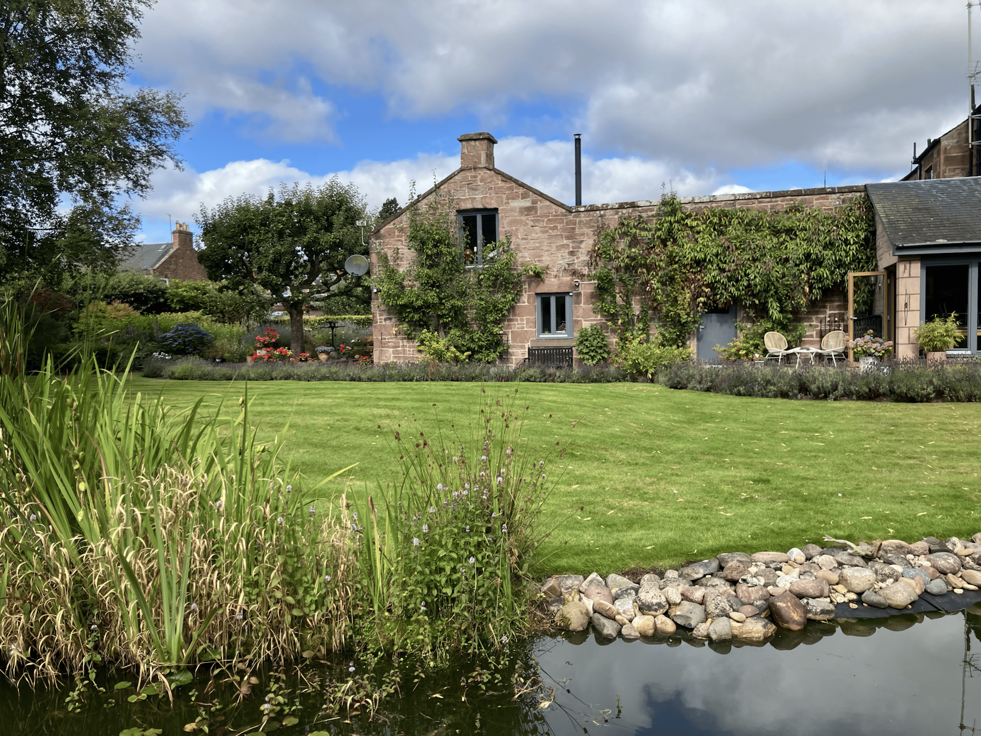 Tigh Na Leigh Guest House, 22/24 Airlie Street, Alyth, PH11 8AJ