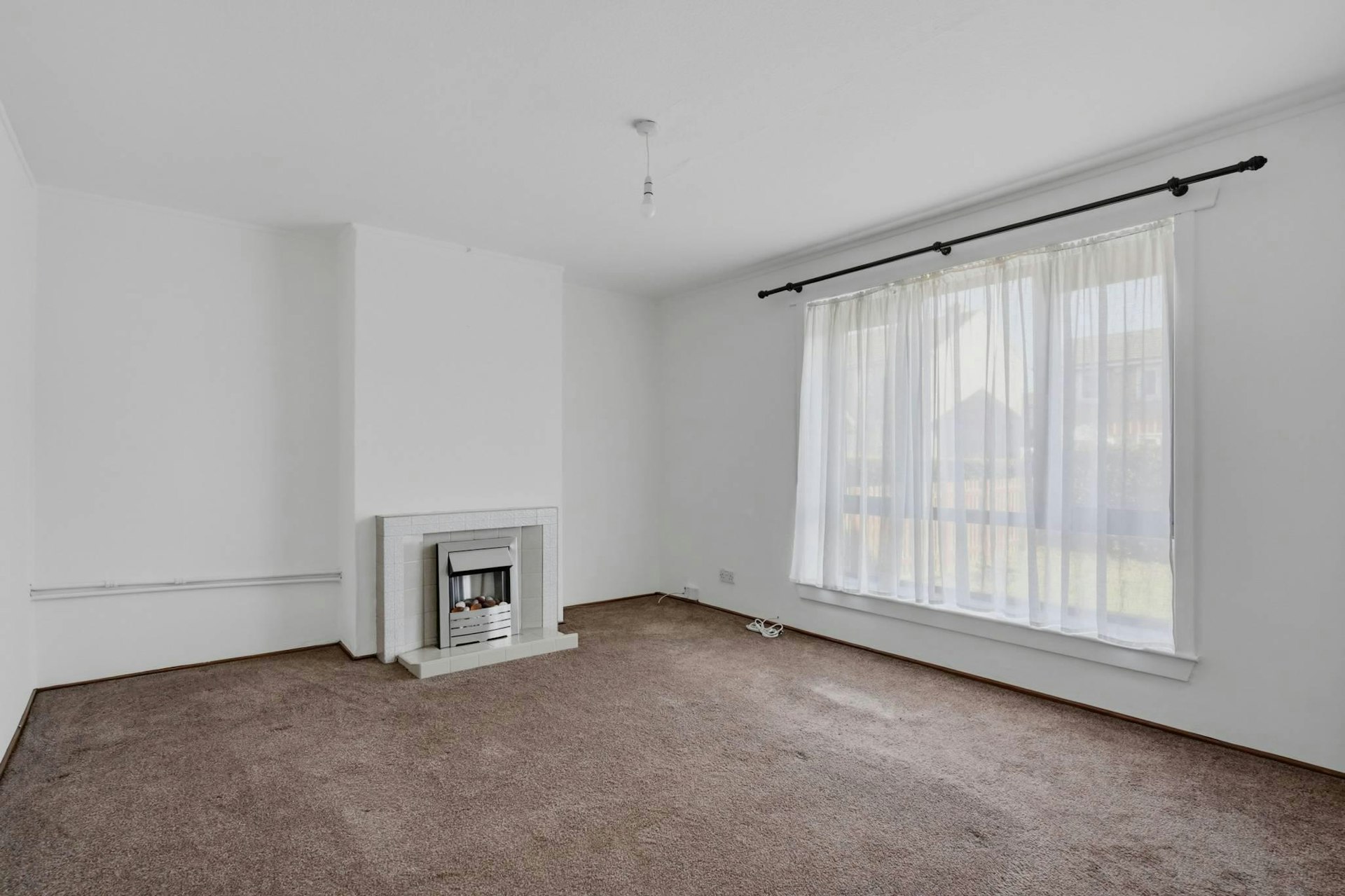 52 Burdiehouse Avenue, Burdiehouse, Edinburgh, EH17 8AN