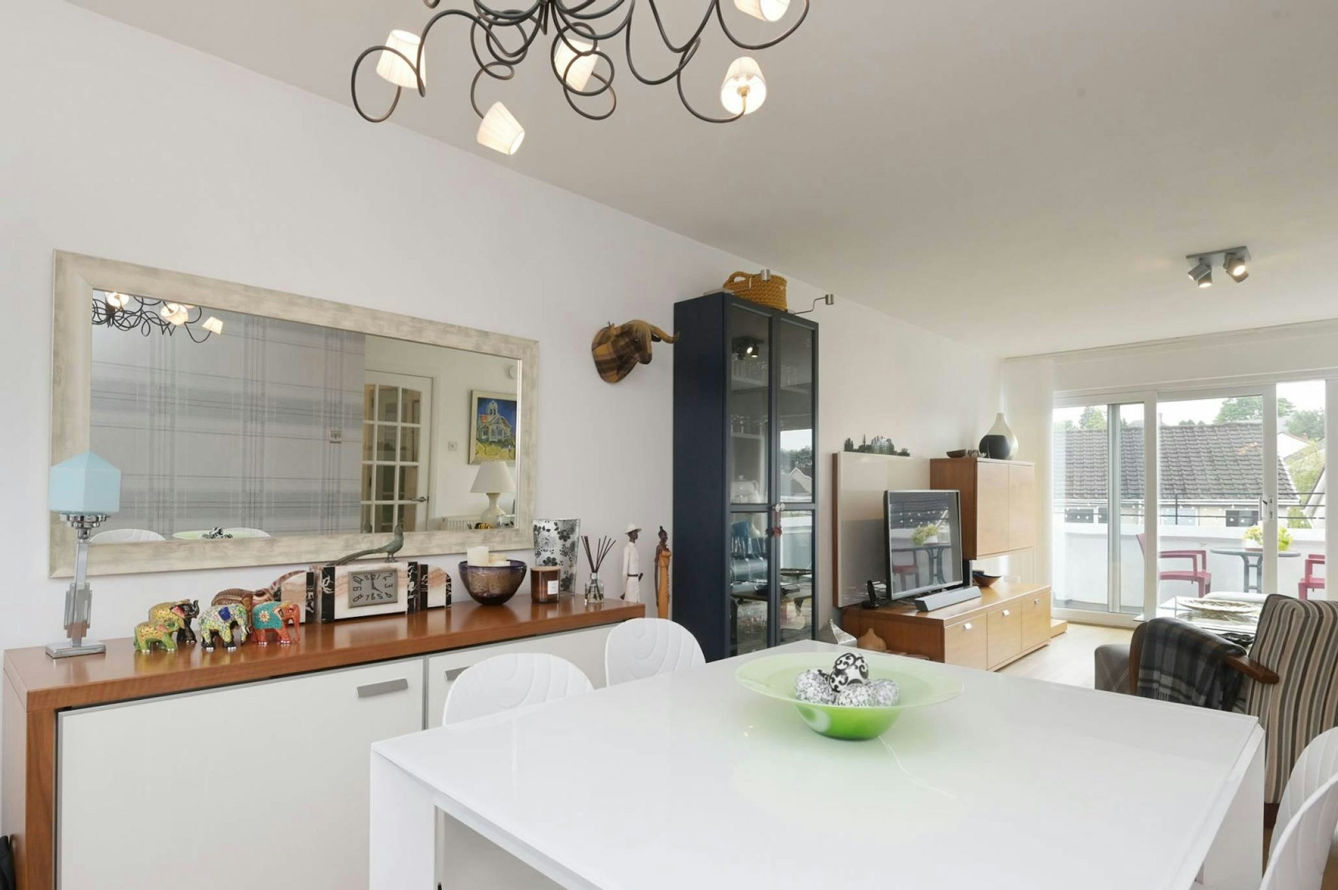 26/9 Avon Road, Cramond, Edinburgh, EH4 6RD