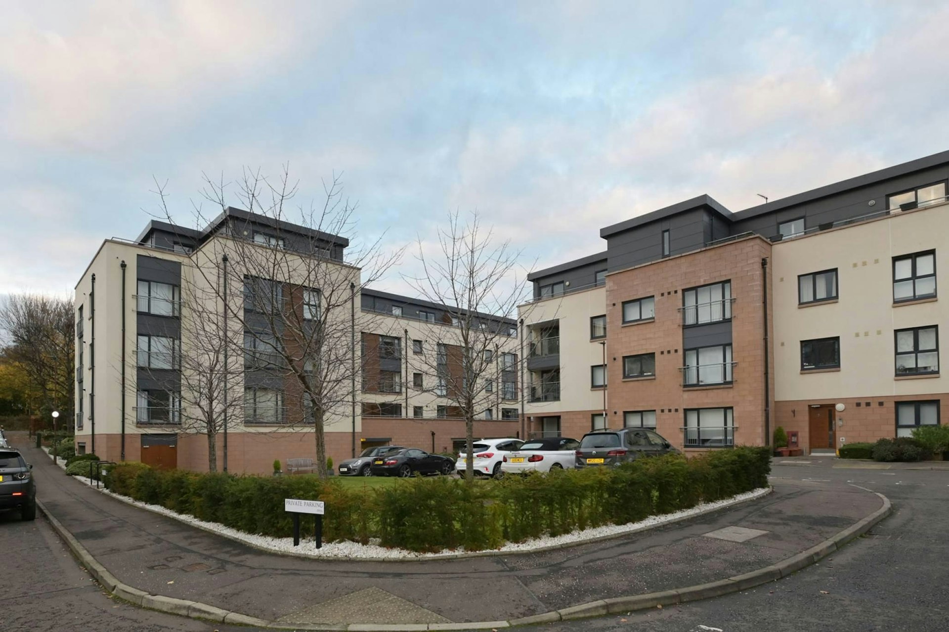 2 Pinkhill Park, Corstorphine, Edinburgh, EH12 7FA