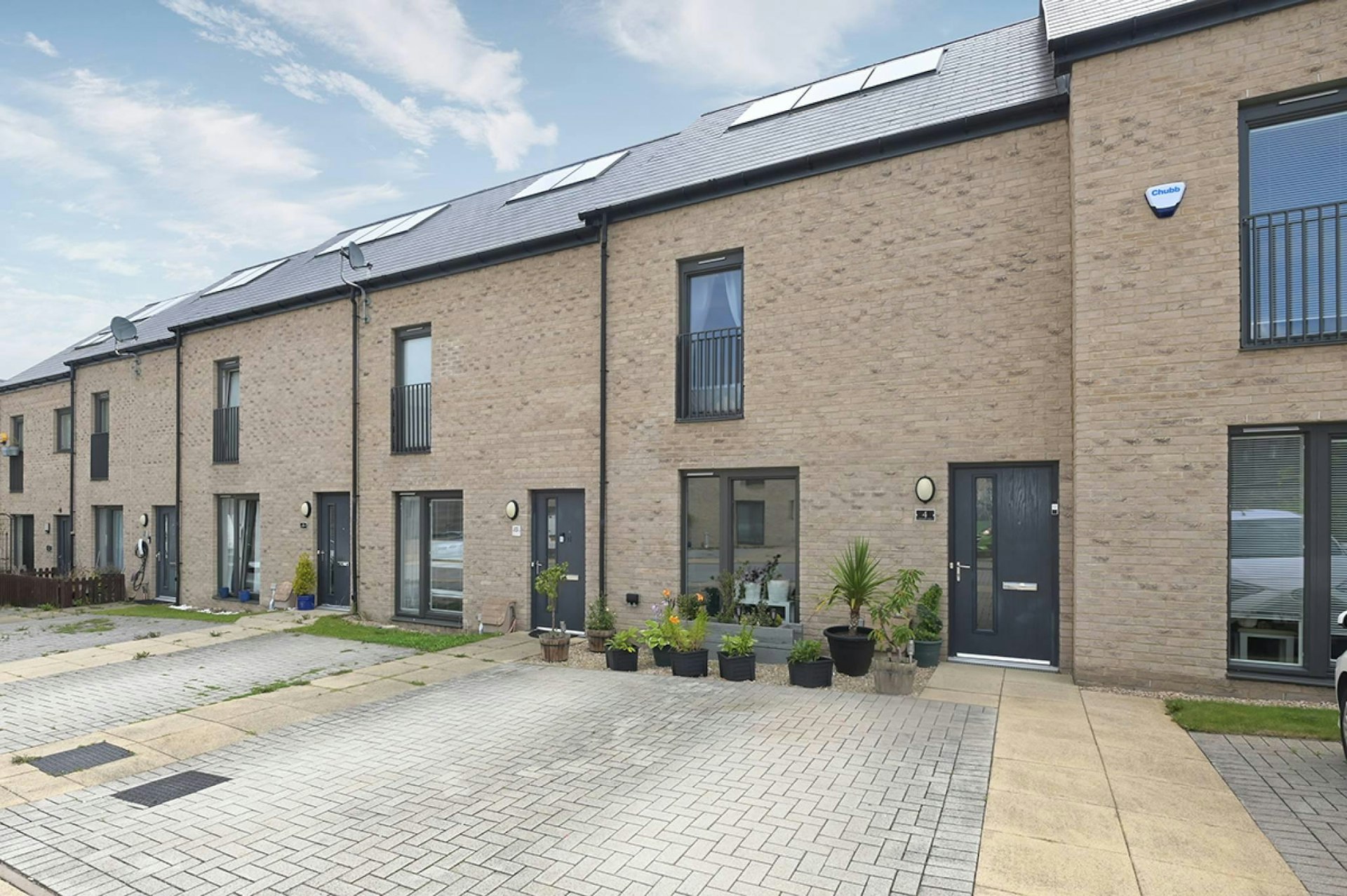 4 Lairdship Drive, Edinburgh, EH11 4FL