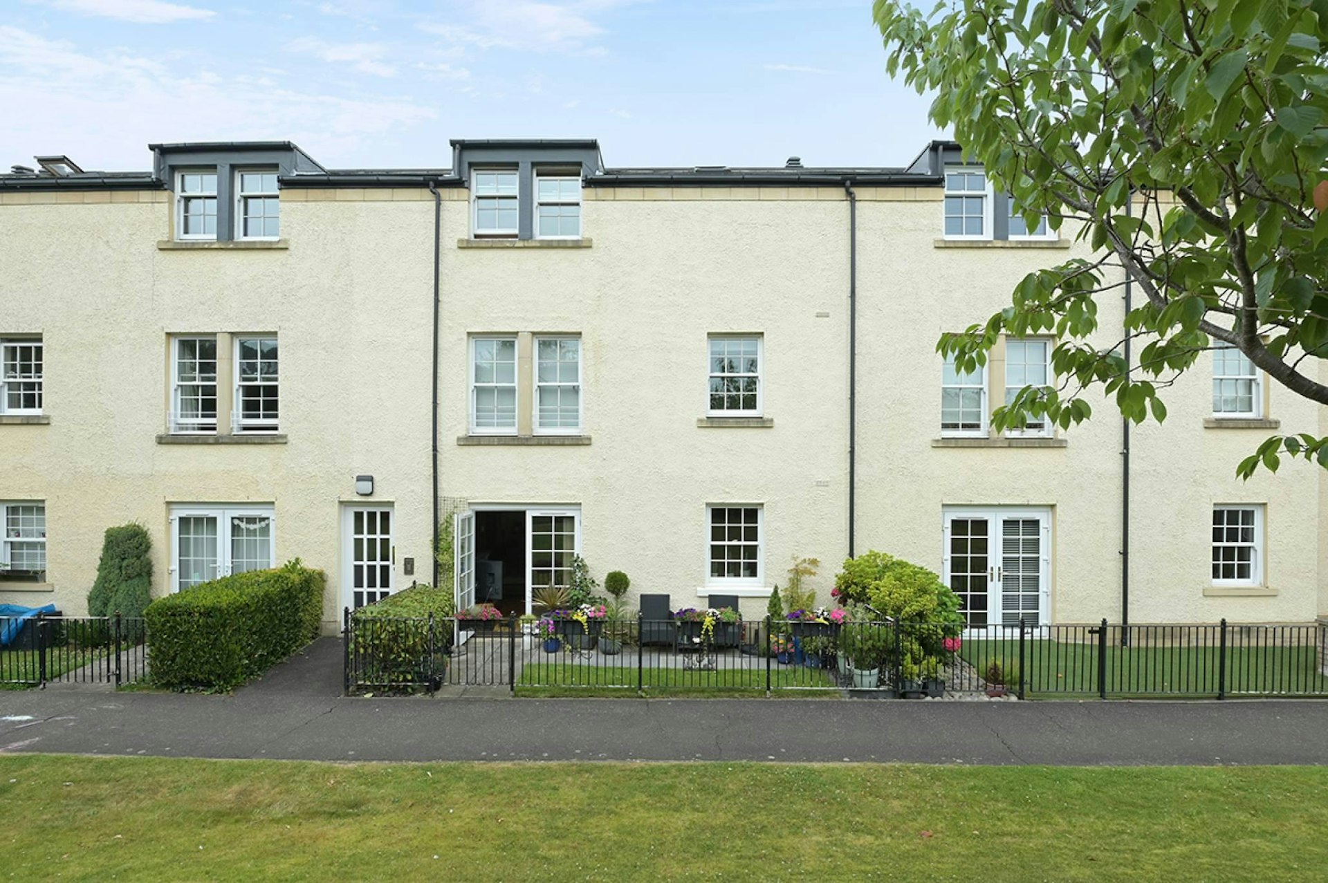 118 Willowbrae Road, Duddingston, Edinburgh, EH8 7HW