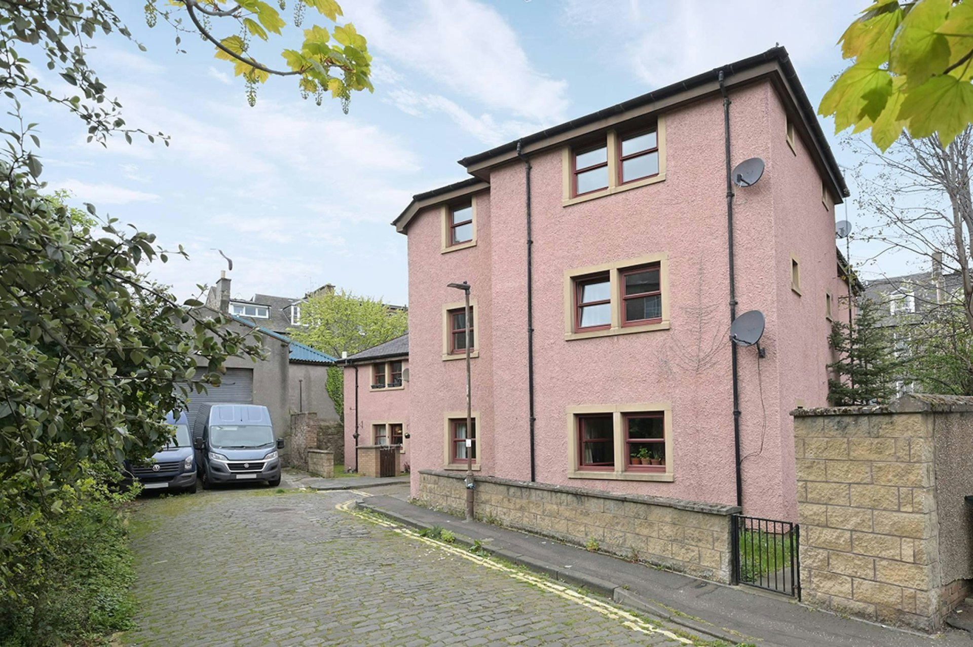 16/4 Hopefield Terrace, Leith, Edinburgh, EH6 4AA