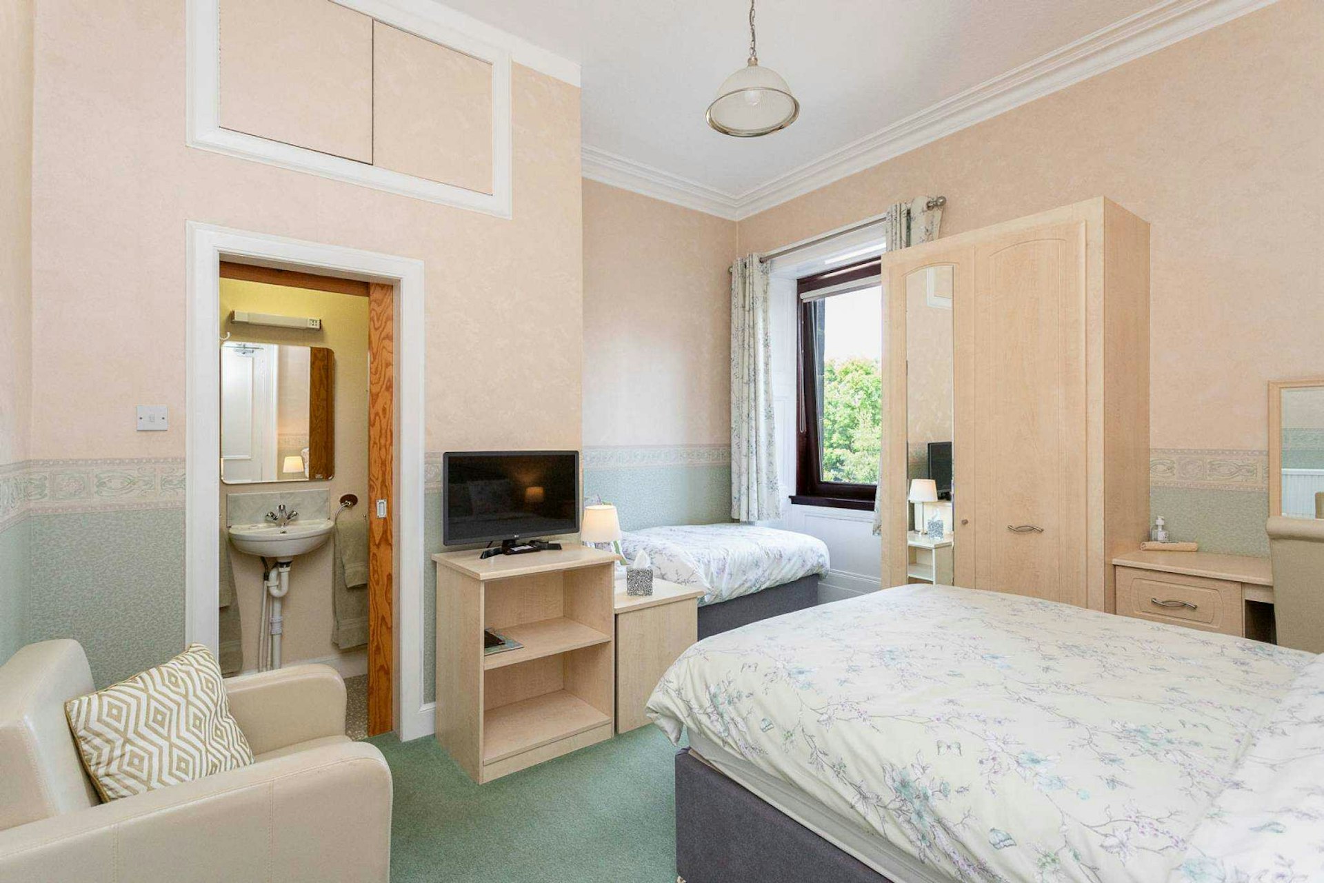 Albert Villa Guest House, 63 Dunkeld Road, Perth, PH1 5RP