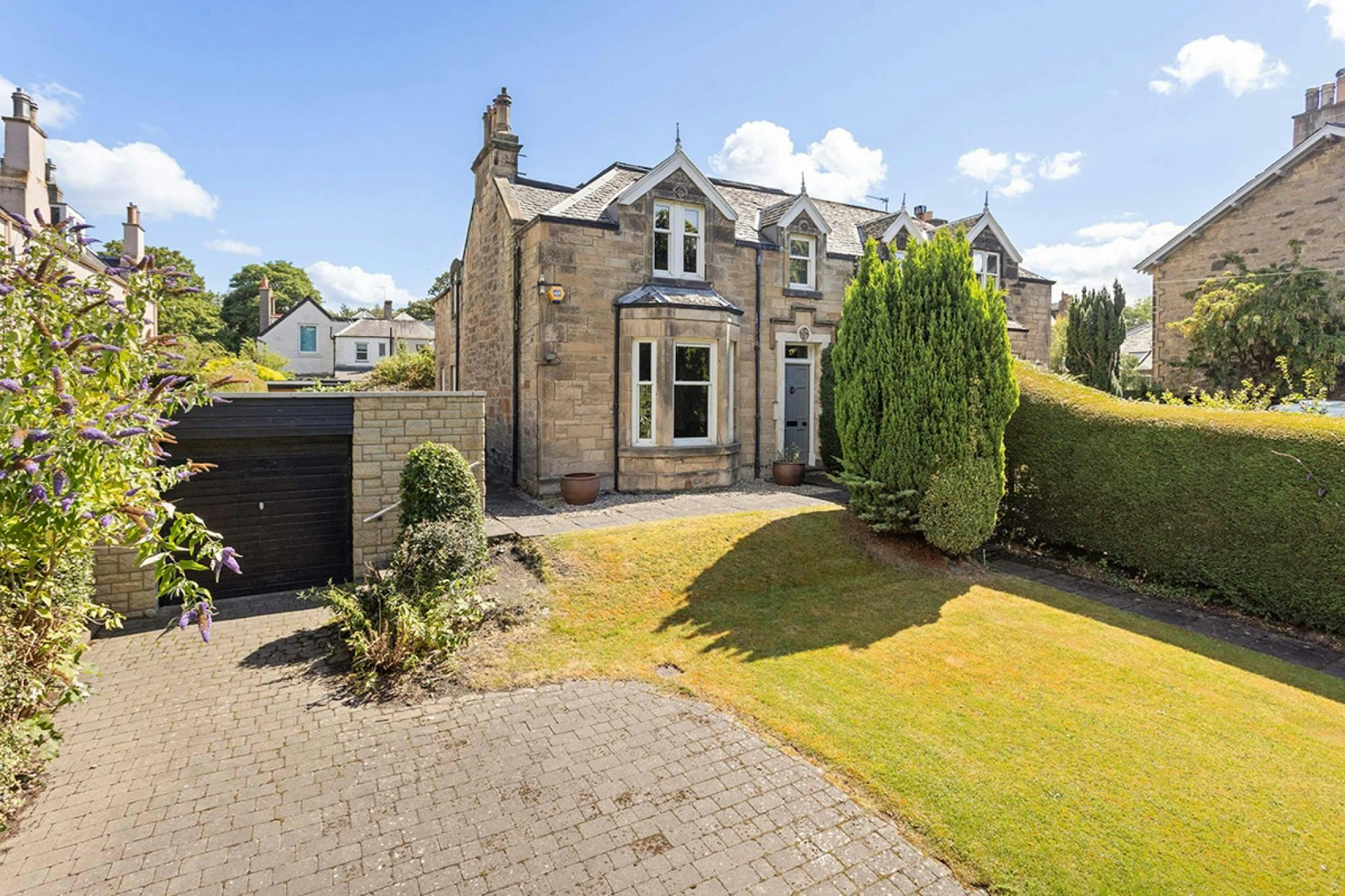 9 Duddingston Park, Edinburgh, EH15 1JN