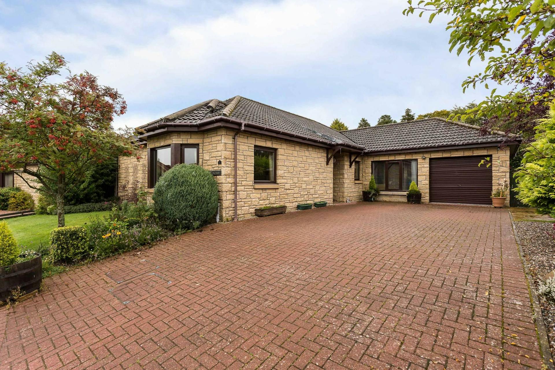 7 Mart Lane, Kirriemuir, DD8 4TL McEwan Fraser Legal