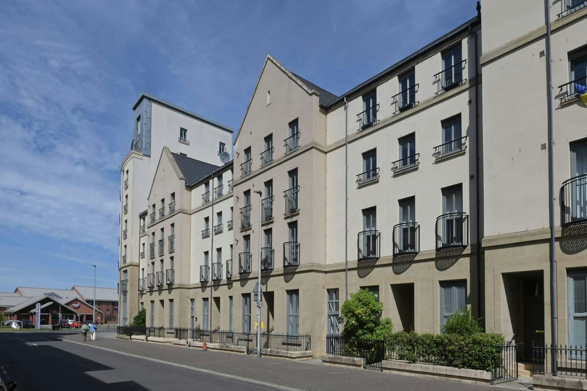 13/2 Sandpiper Road, Newhaven, Edinburgh, EH6 4TR