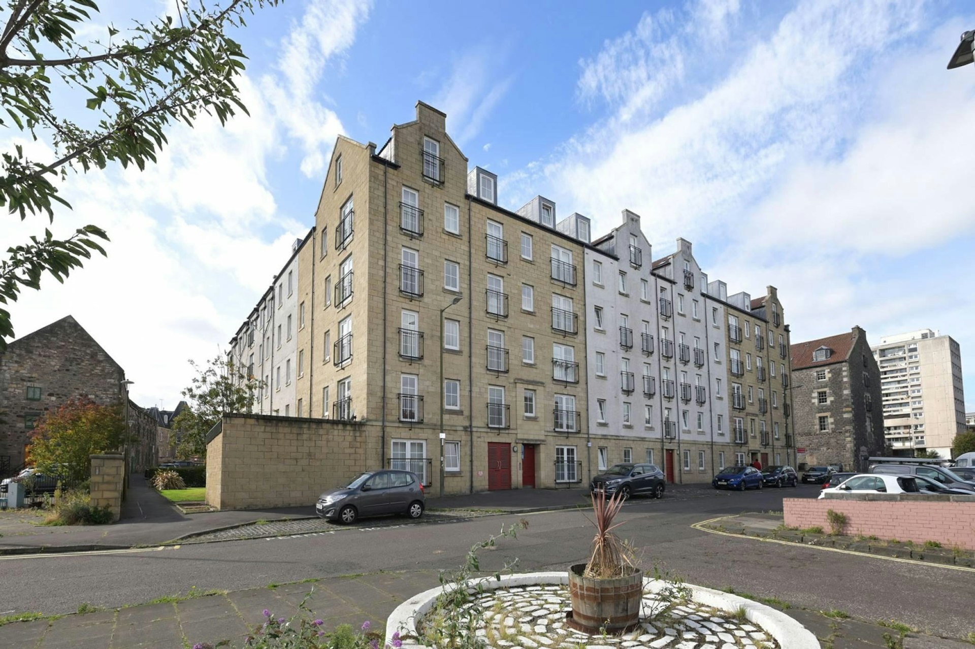 10/16 Giles Street, The Shore, Edinburgh, EH6 6DA