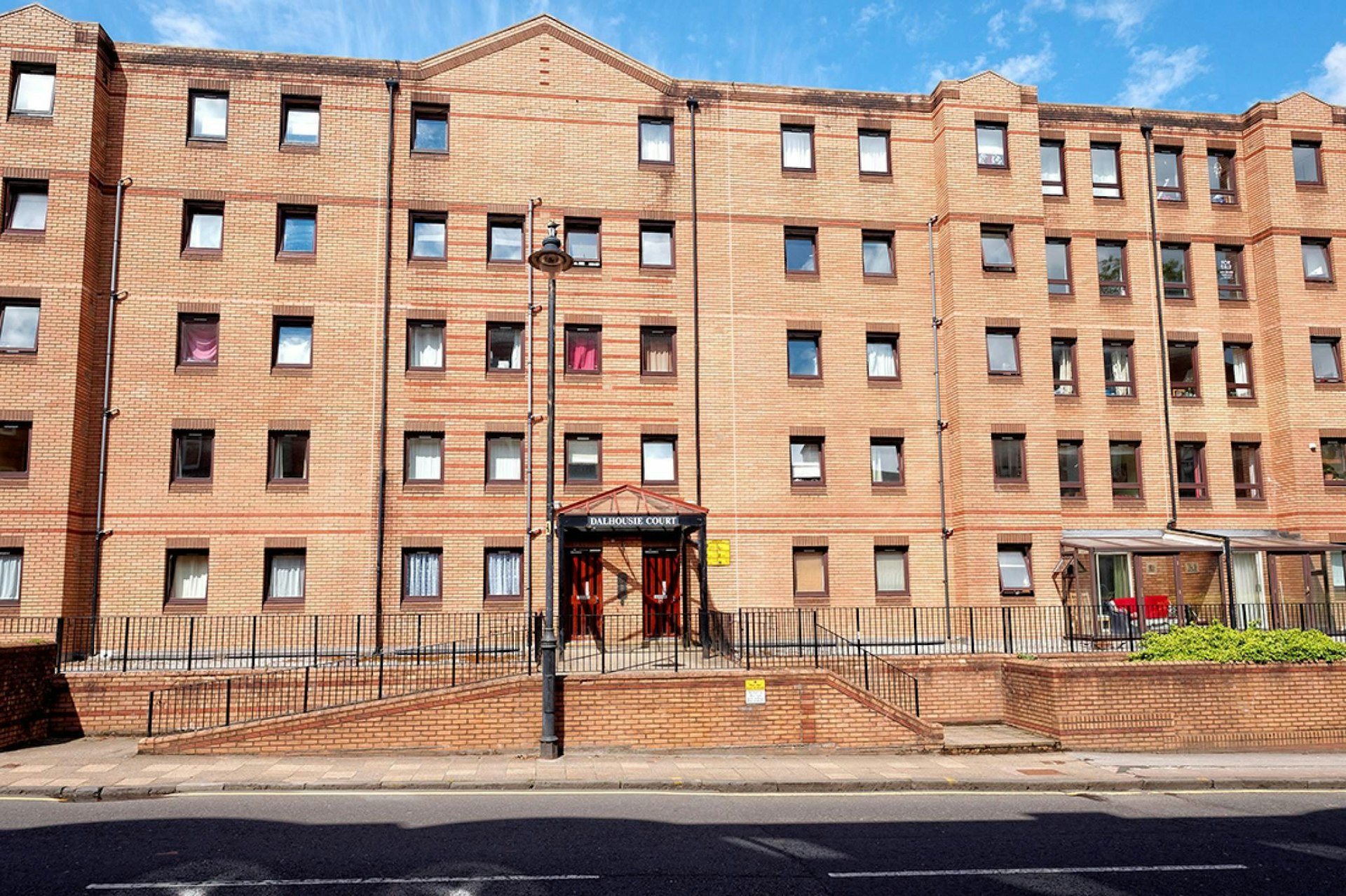 6/9 Dalhousie Court 42 West Graham Street,… McEwan Fraser Legal