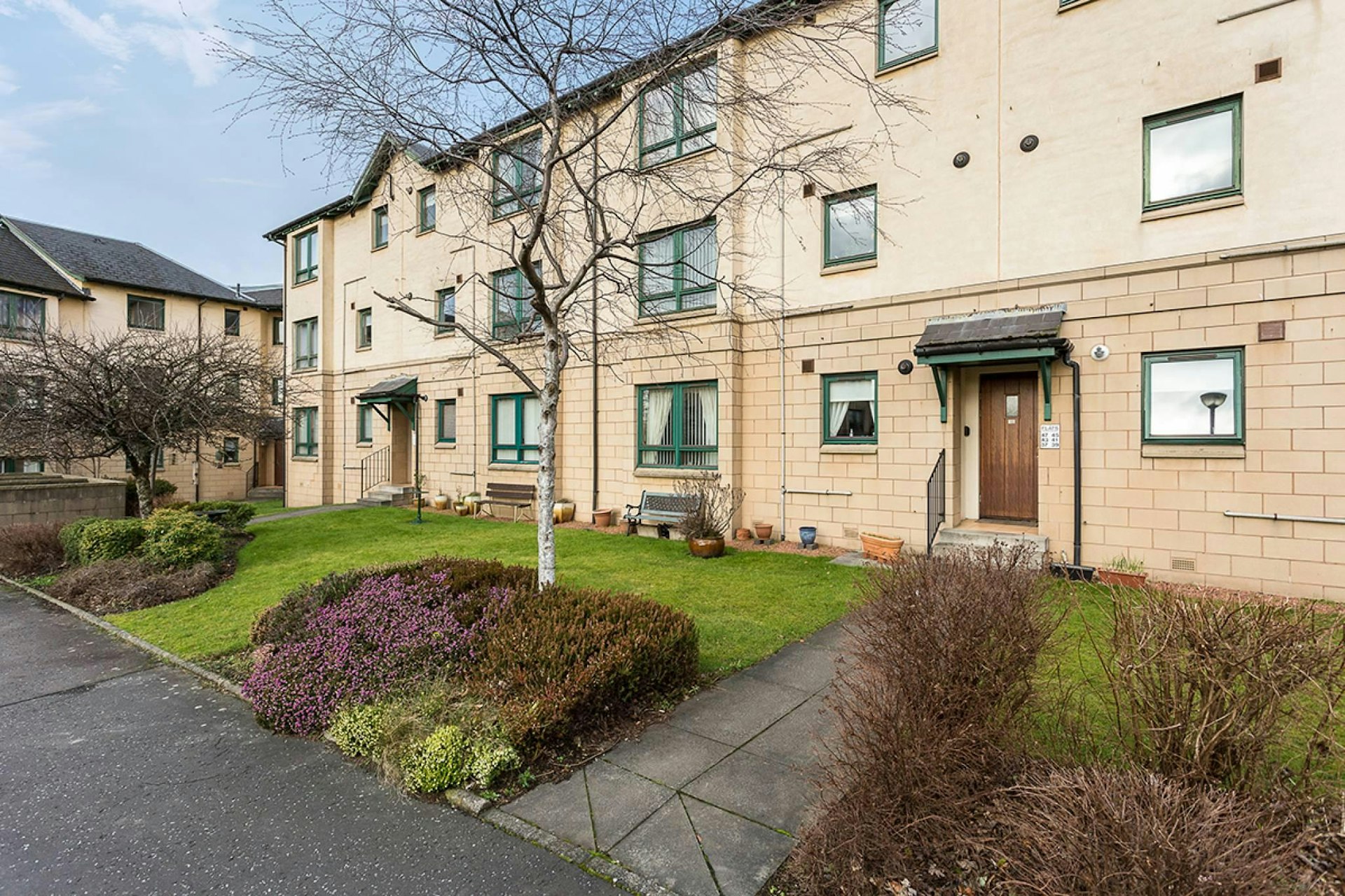 37 Colville Gardens, Alloa, FK10 1DU