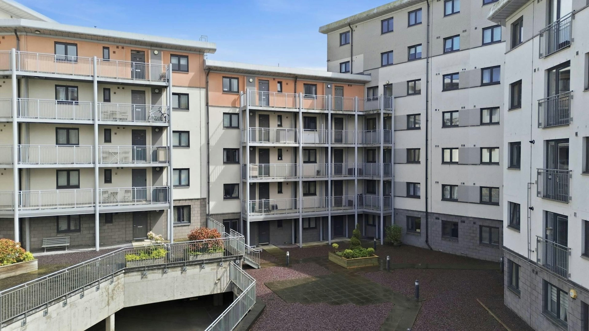 Flat 24, 5 Lochend Park View, Edinburgh, EH7 5FB