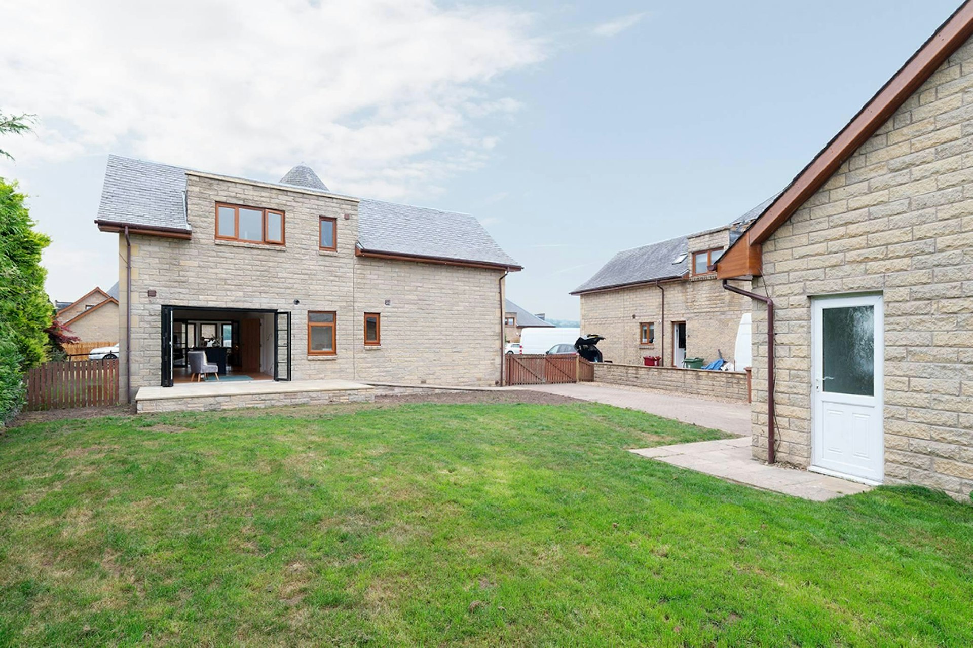 11 Lyoncross Dennyloanhead, Bonnybridge, FK4 1UG McEwan Fraser Legal