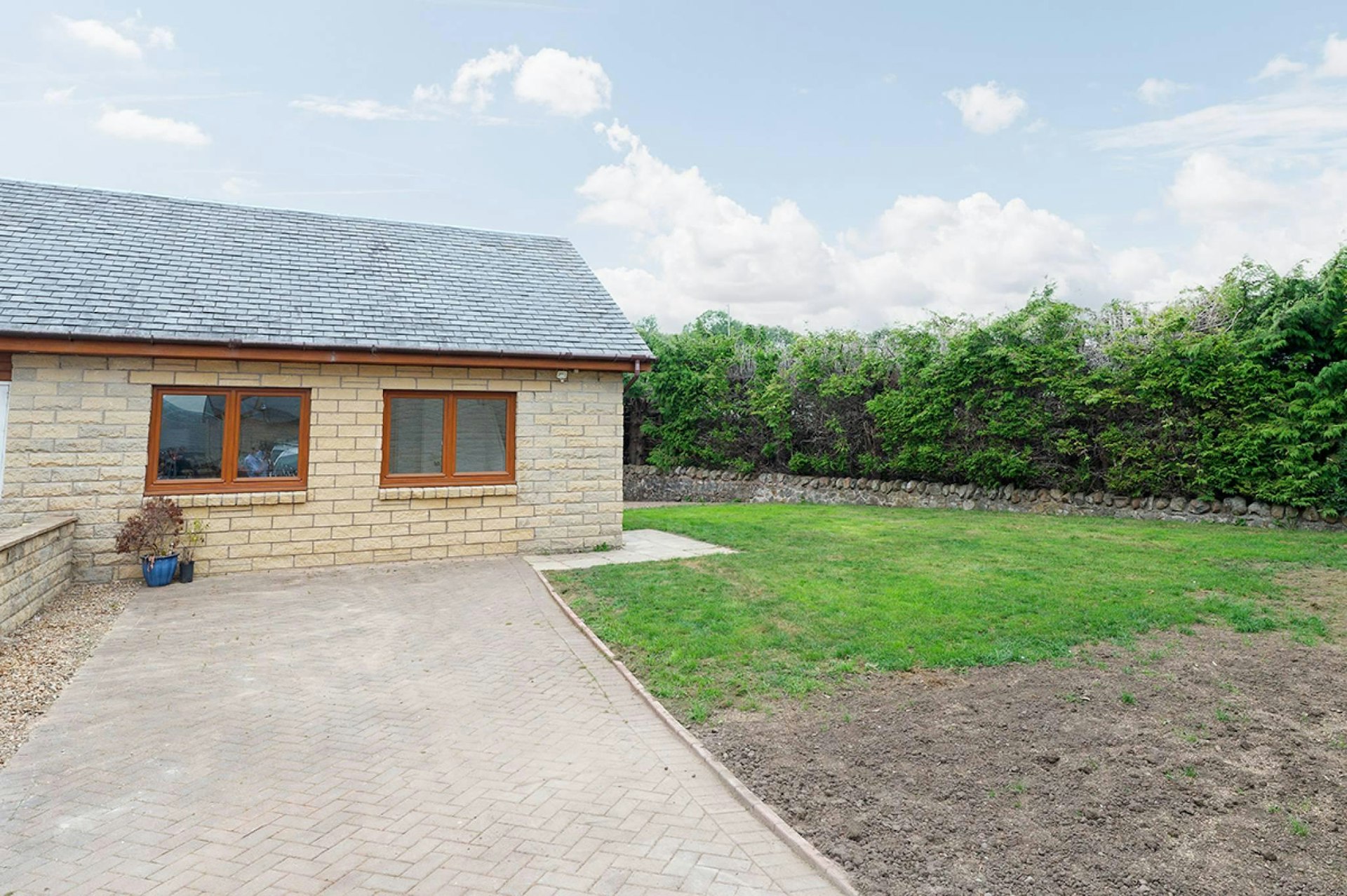 11 Lyoncross Dennyloanhead, Bonnybridge, FK4 1UG McEwan Fraser Legal