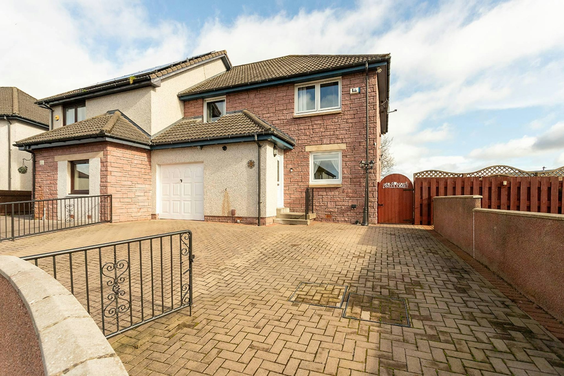 9 Chevaliers Pend, Dundee, DD4 9RH