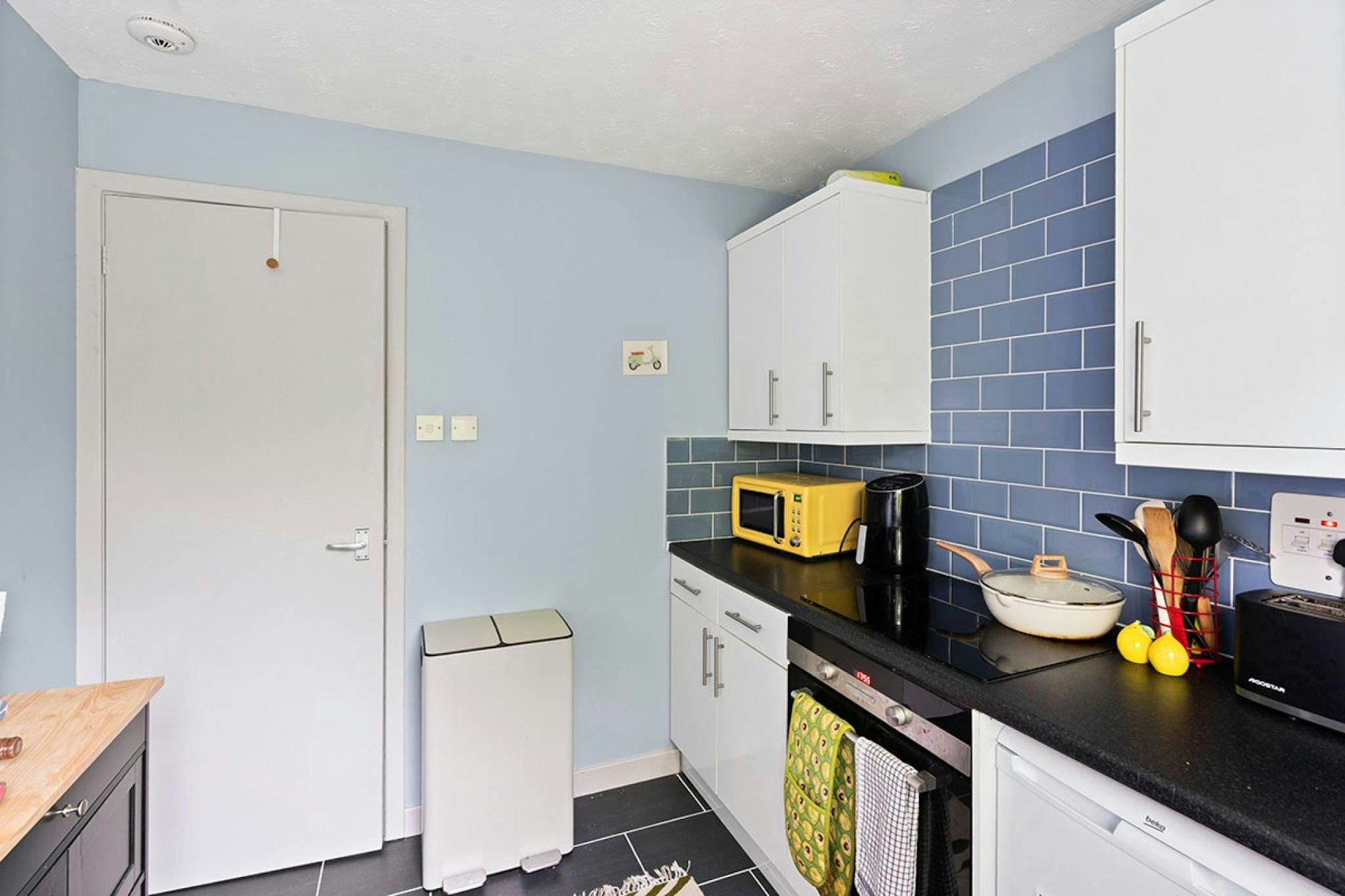 6/4 Ettrickdale Place, Stockbridge, Edinburgh, EH3 5JN