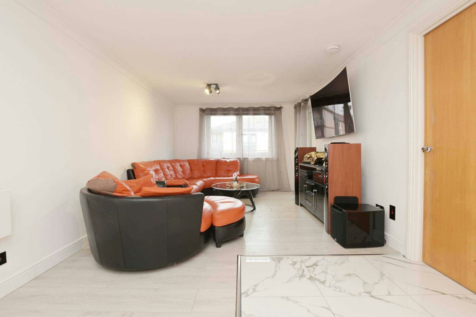 7/14 Tower Place, The Shore, Edinburgh, EH6 7BZ