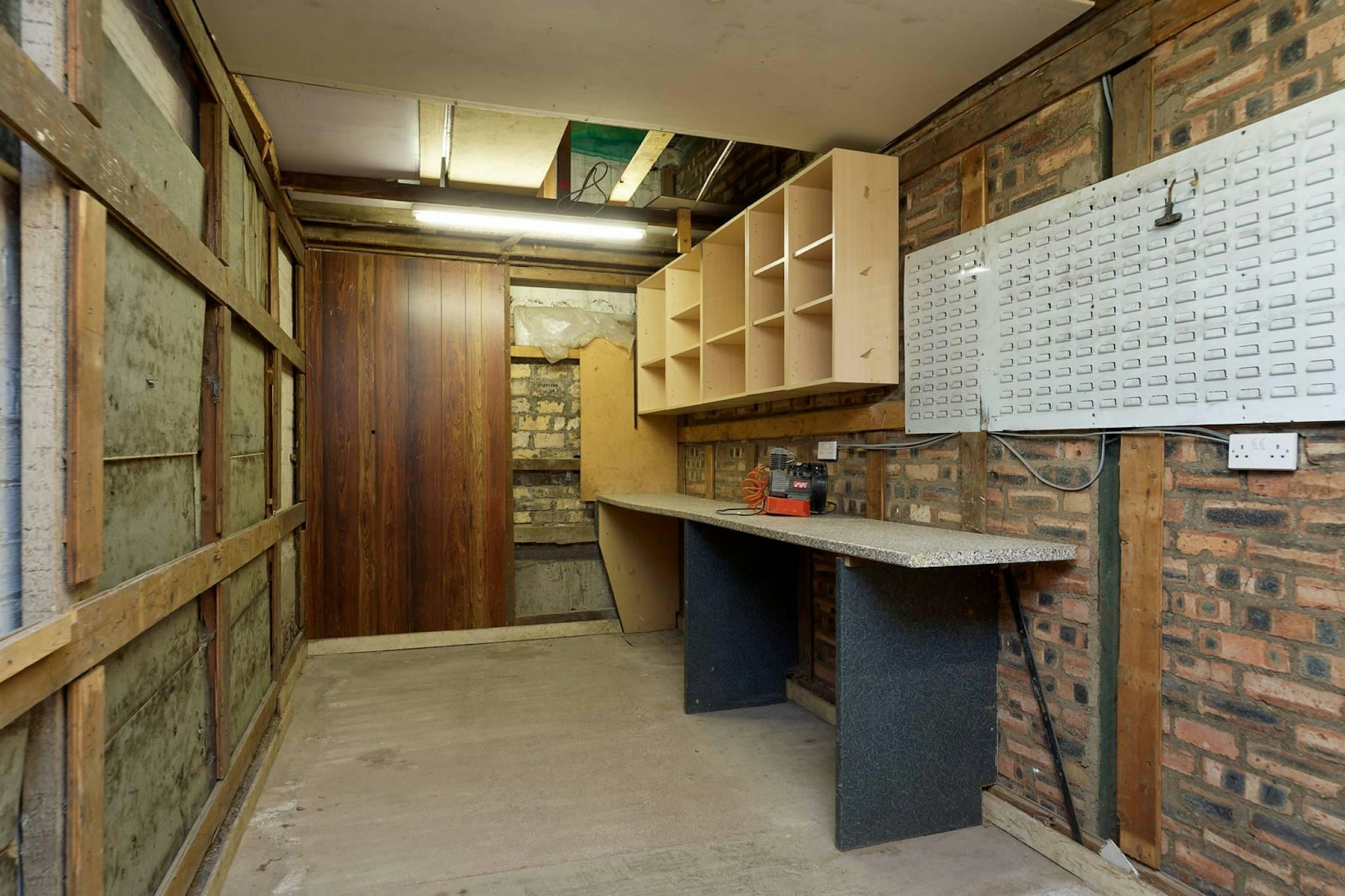 Offices and Yard at 251 Woodville Street, Glasgow, G51 2RQ