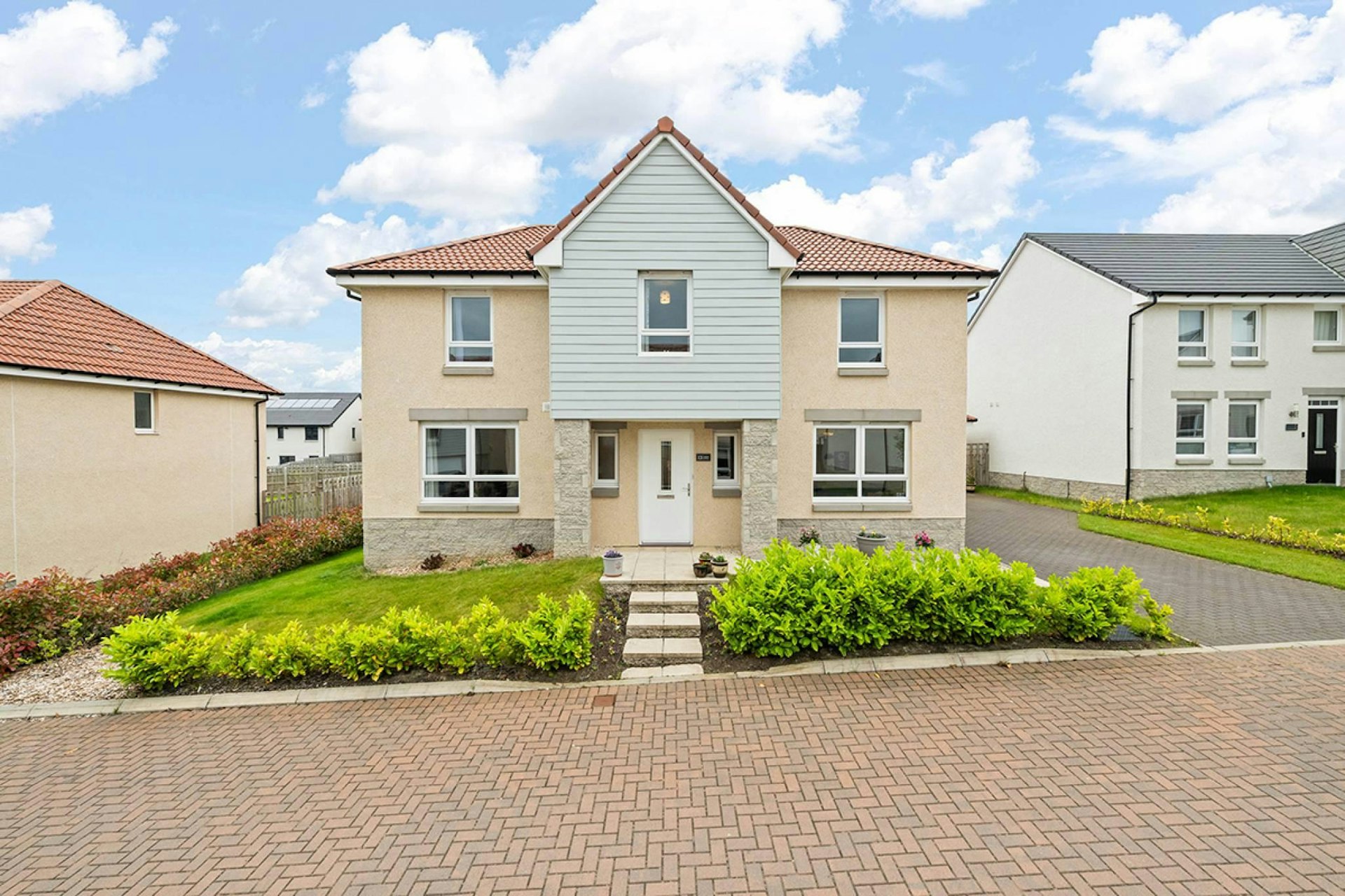 13 Adam Drive, Calderwood, East Calder, EH53 0PX
