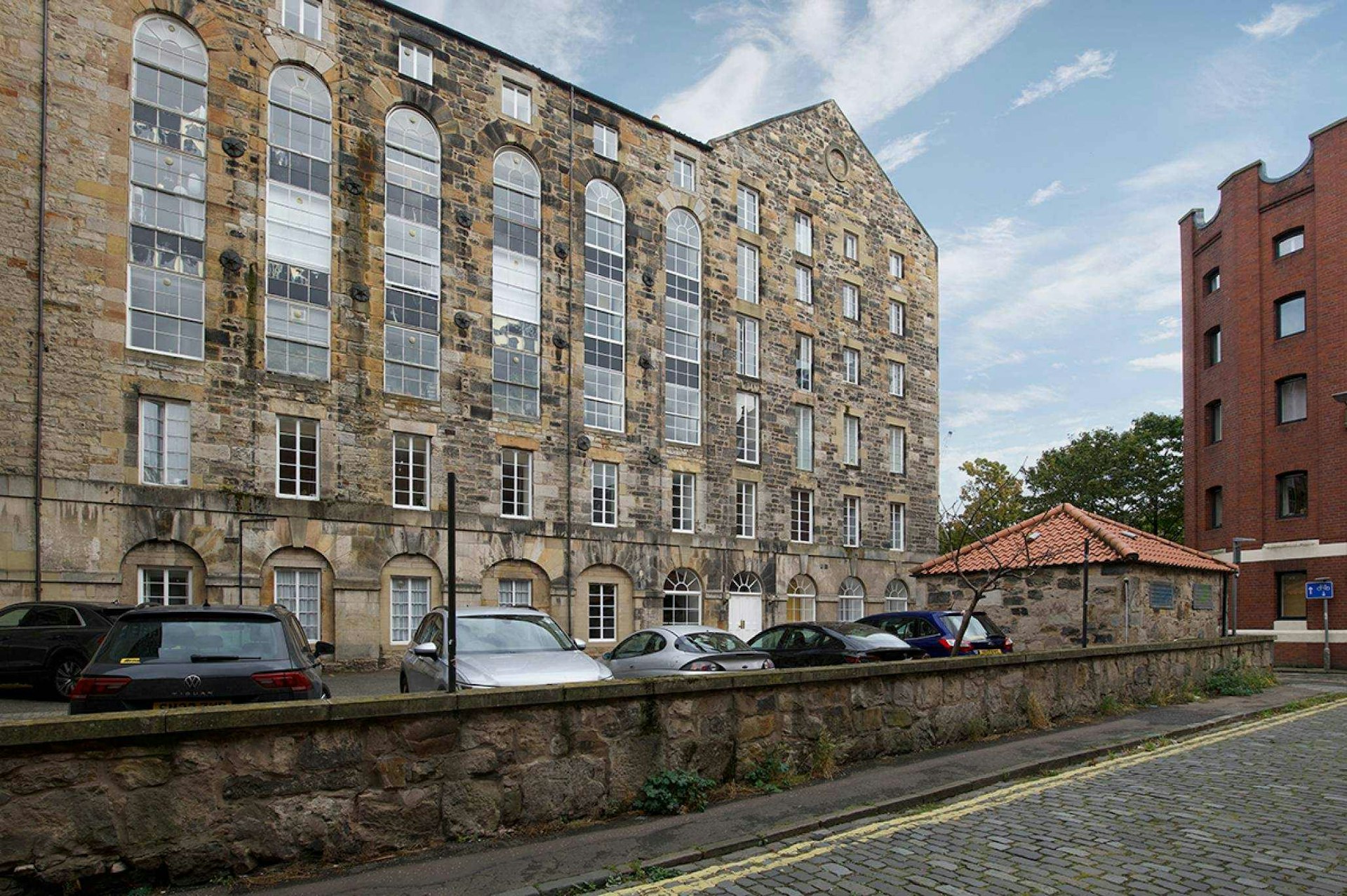 16/24 Chapel Lane, The Shore, Edinburgh, EH6 6SG