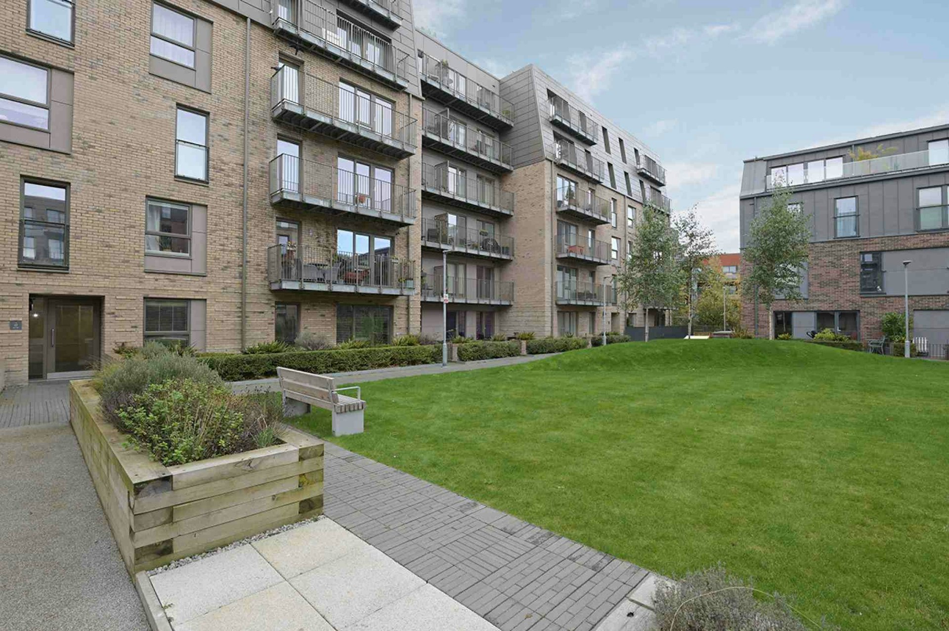 Flat 5 17 Hughes Close, Canonmills, Edinburgh, EH7 4GN