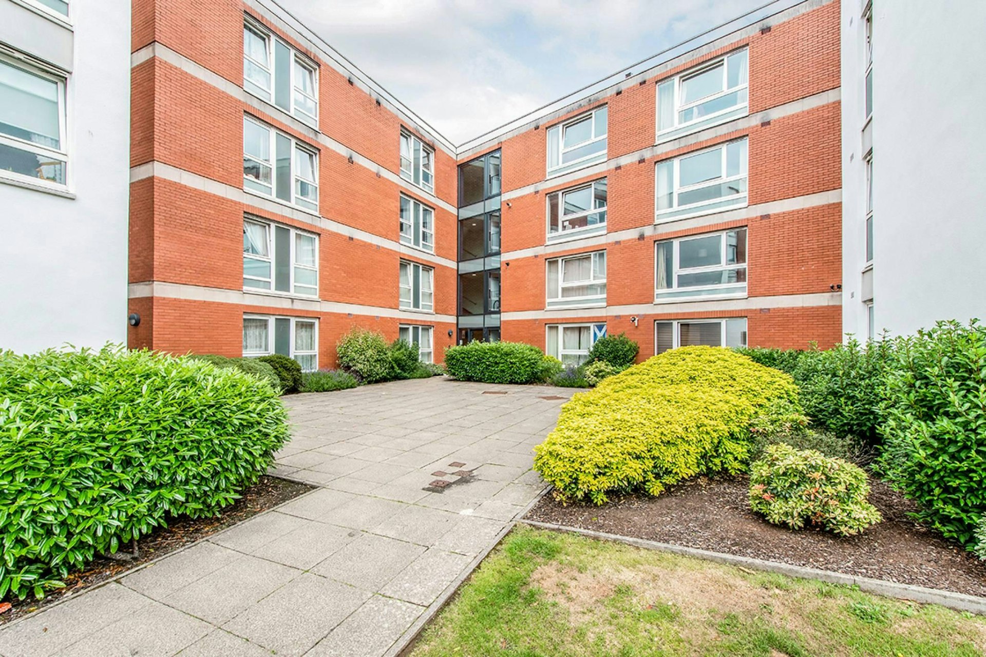 2/1, 6 Hanson Park, Glasgow, G31 2HJ McEwan Fraser Legal