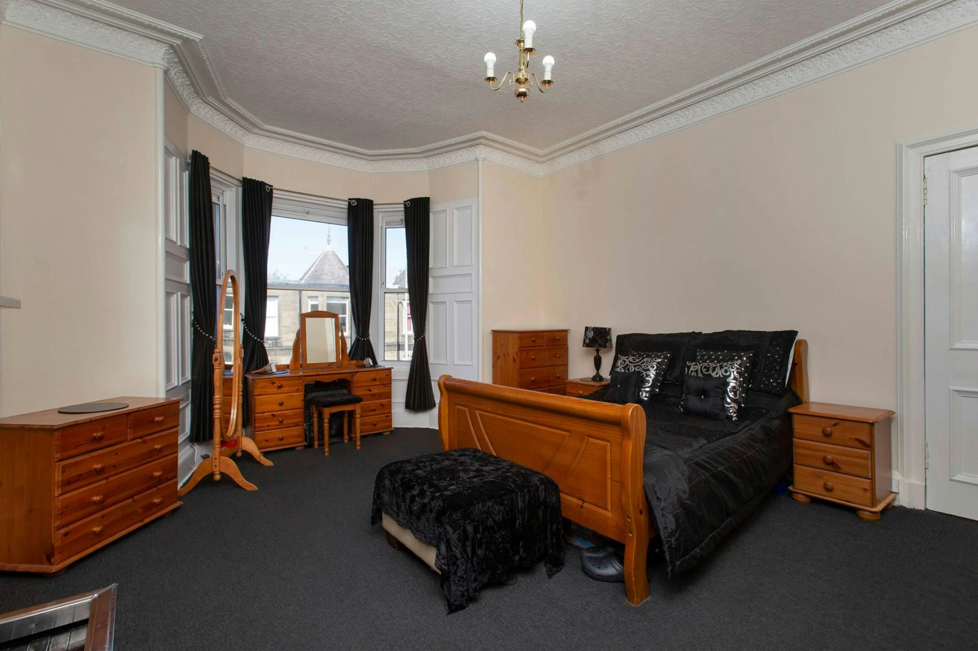 10 Dudley Avenue, Trinity, Edinburgh, EH6 4PN McEwan Fraser Legal