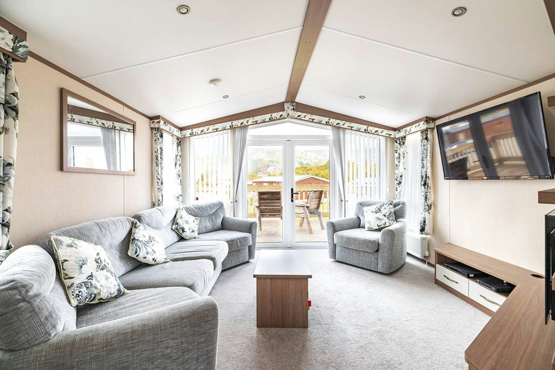 Lodge 7 Loch Ness Lodge Retreat Market Hill, Fort Augustus, PH32 4DS