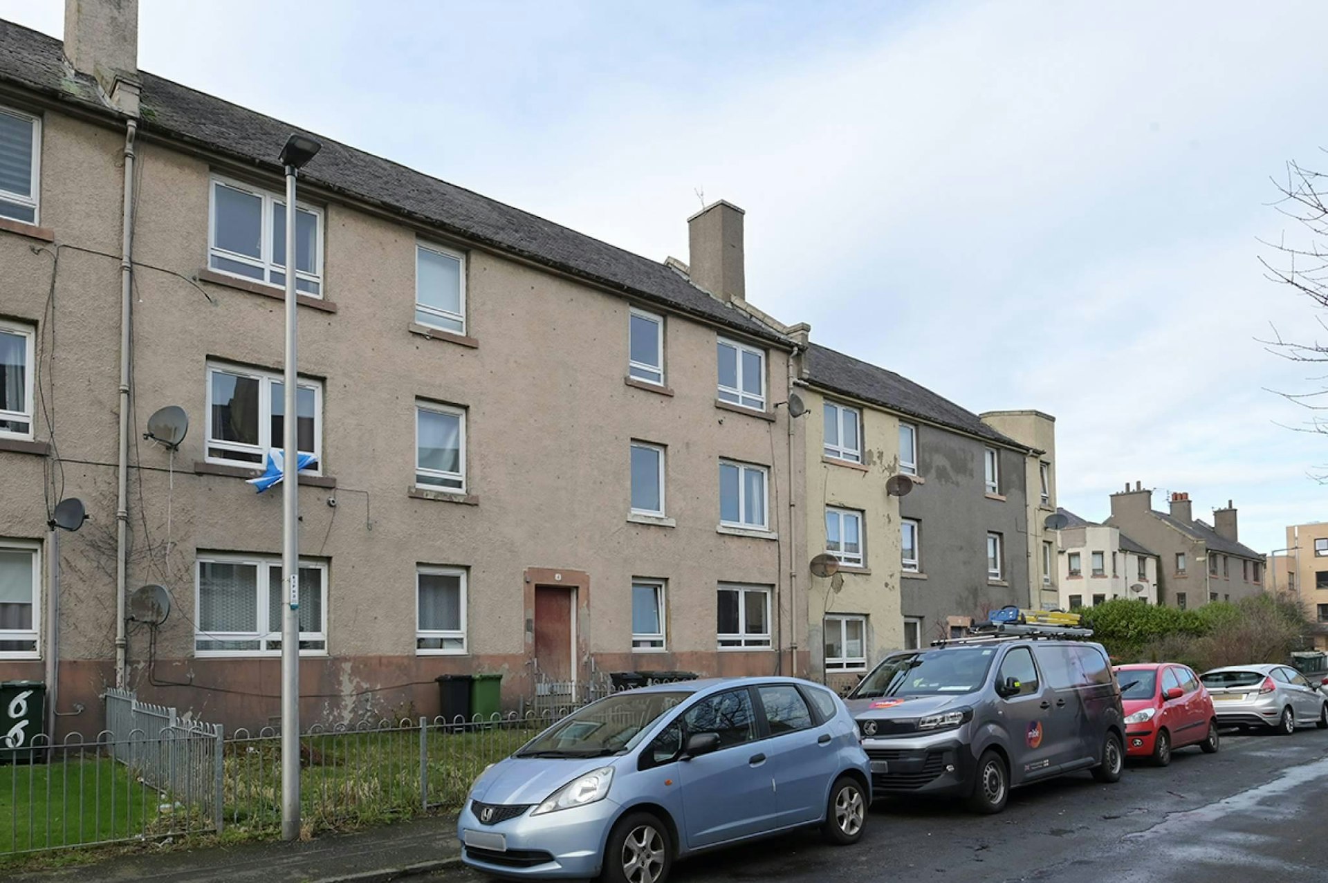 4/4 Royston Mains Gardens, Edinburgh, EH5 1NP