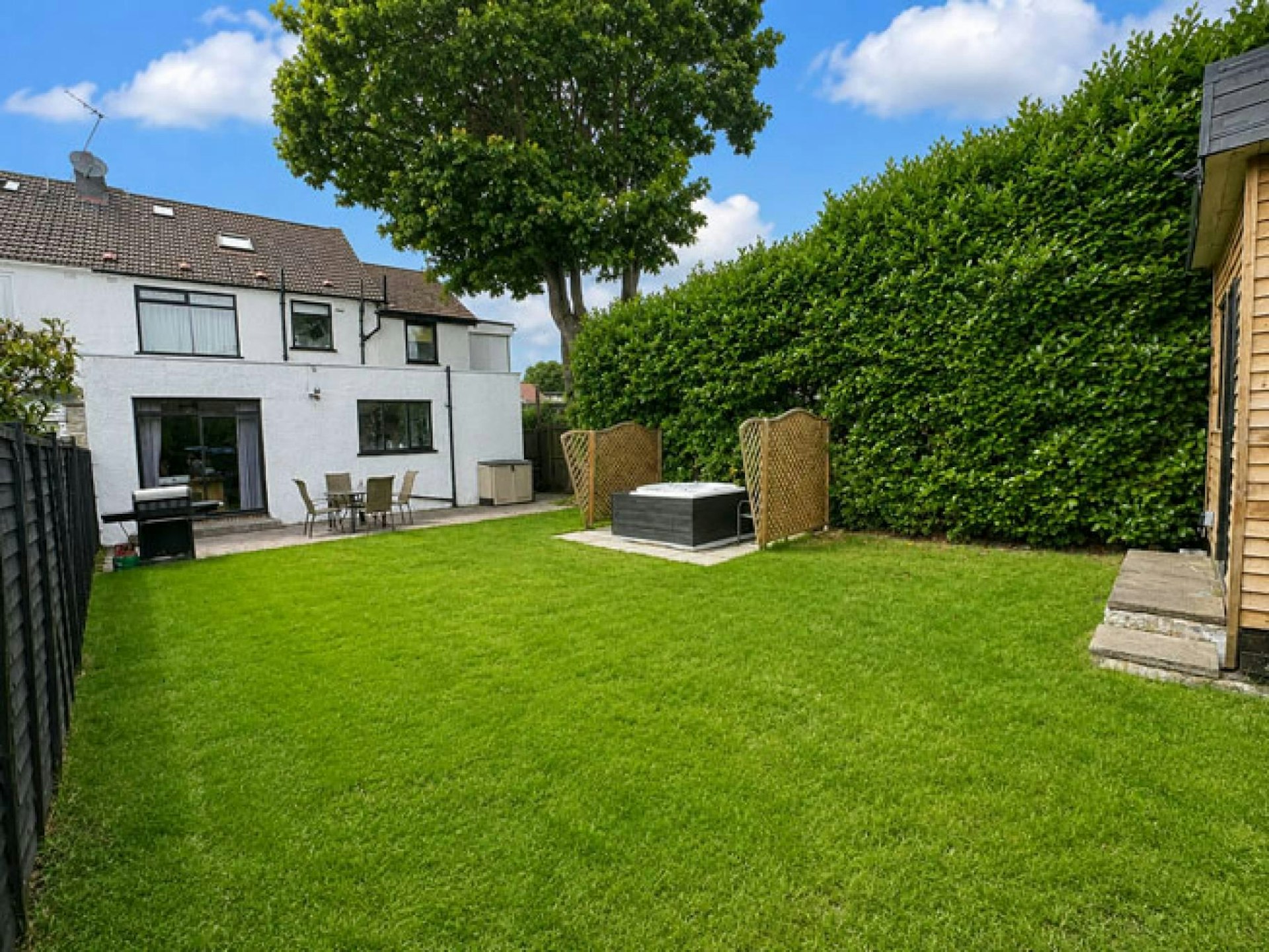 18 Silverknowes Eastway, Silverknowes, Edinburgh, EH4 5NE