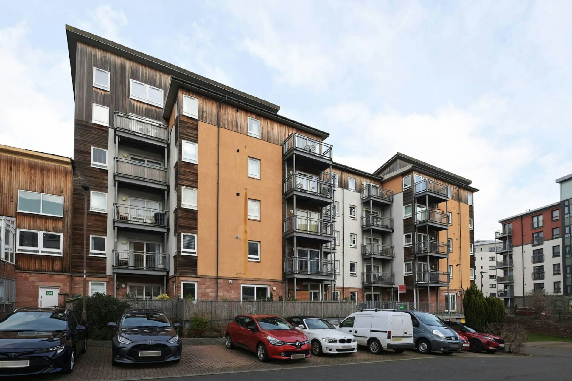 9/15 Albion Gardens, Edinburgh, EH7 5NP