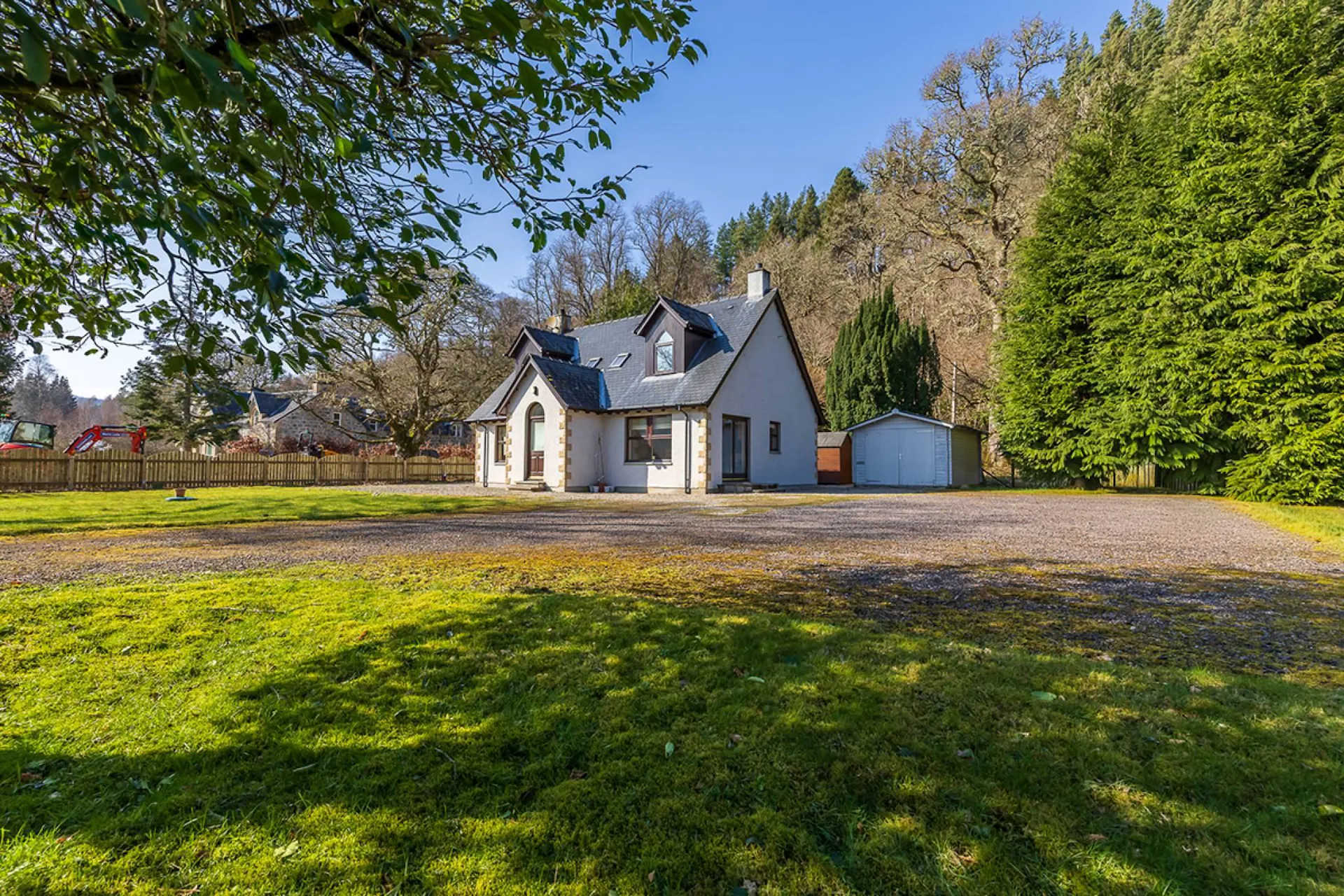 Tigh Na Braighe, Invergarry, Lochaber, PH35 4HG